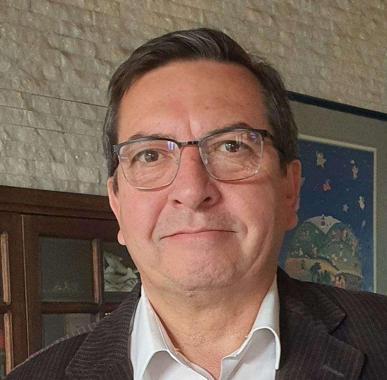 Edgardo Juchniuk, productor Asesor de Seguros. Expresidente de APAS Cuyo. Expresidente del Ente Cooperador Ley 22.400.