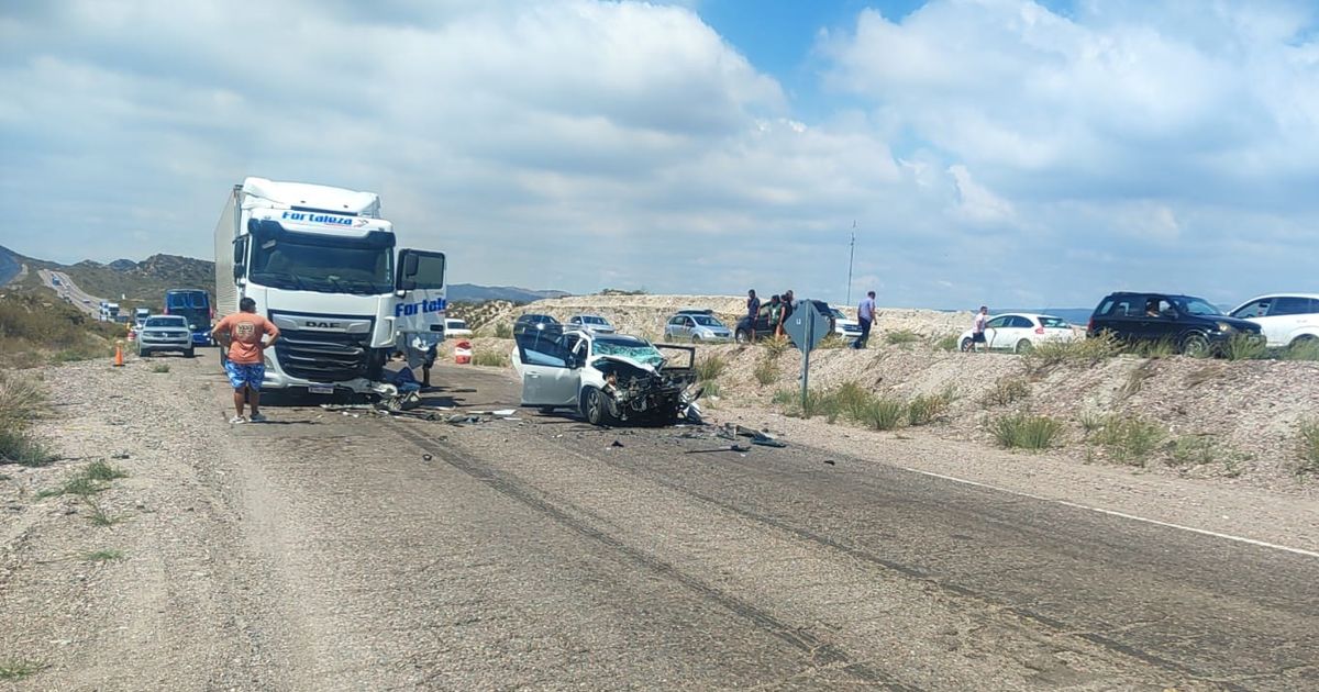 Un niño de 10 años grave por el choque de un camión y dos autos en la ...