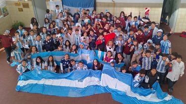 Alumnos de la Escuelas León Lemos de Malargüe (Gentileza). Alumnos de la Escuelas León Lemos de Malargüe (Gentileza).