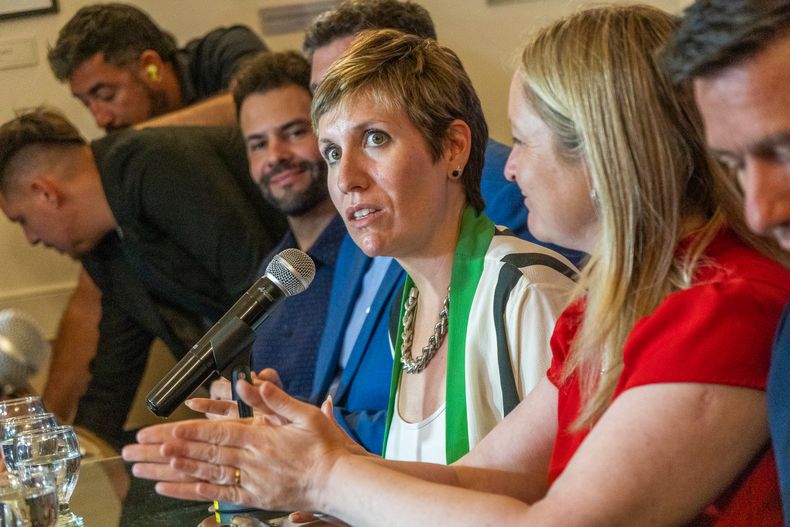 La ministra de Energía y Ambiente, Jimena Latorre; y el intendente de Malargüe, Celso Jaque, junto a funcionarios de Ambiente y Eergía llegaron a la Legislatura a explicar detalles de MDMO.