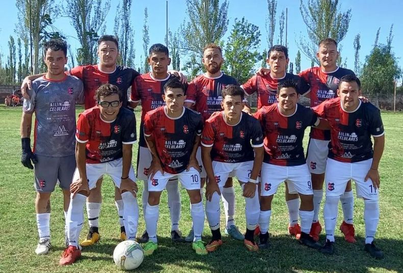22 San Martín de Salto de Las Rosas uno de los líderes del fútbol del ascenso sureño. Viernes 18 03 22