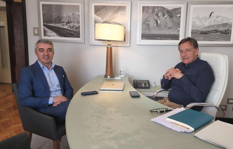El Intendente Bragagnolo junto al Gobernado Suarez hablaron sobre el hospital de Luján de Cuyo.