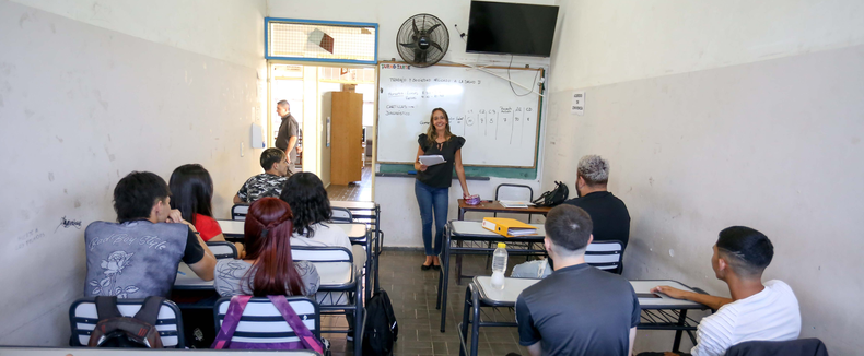 Del 4 al 11 de diciembre: confirmación presencial en la escuela asignada.