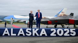 El presidente de Estados Unidos, Donald Trump y Vladimir Putin llevan a cabo una cumbre en Alaska.