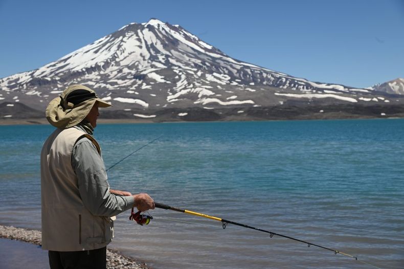Qué habilita y qué restringe la nueva normativa de pesca en Mendoza.